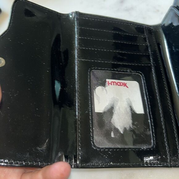 Black faux vinyl red flower wallet - Picture 4 of 4